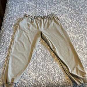Lululemon Athletica Gray Joggers Soft Stretchy Fabric EUC